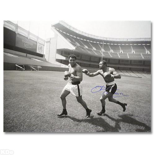 Must-Have Signed Sports Photo! "Ken Norton and Ali